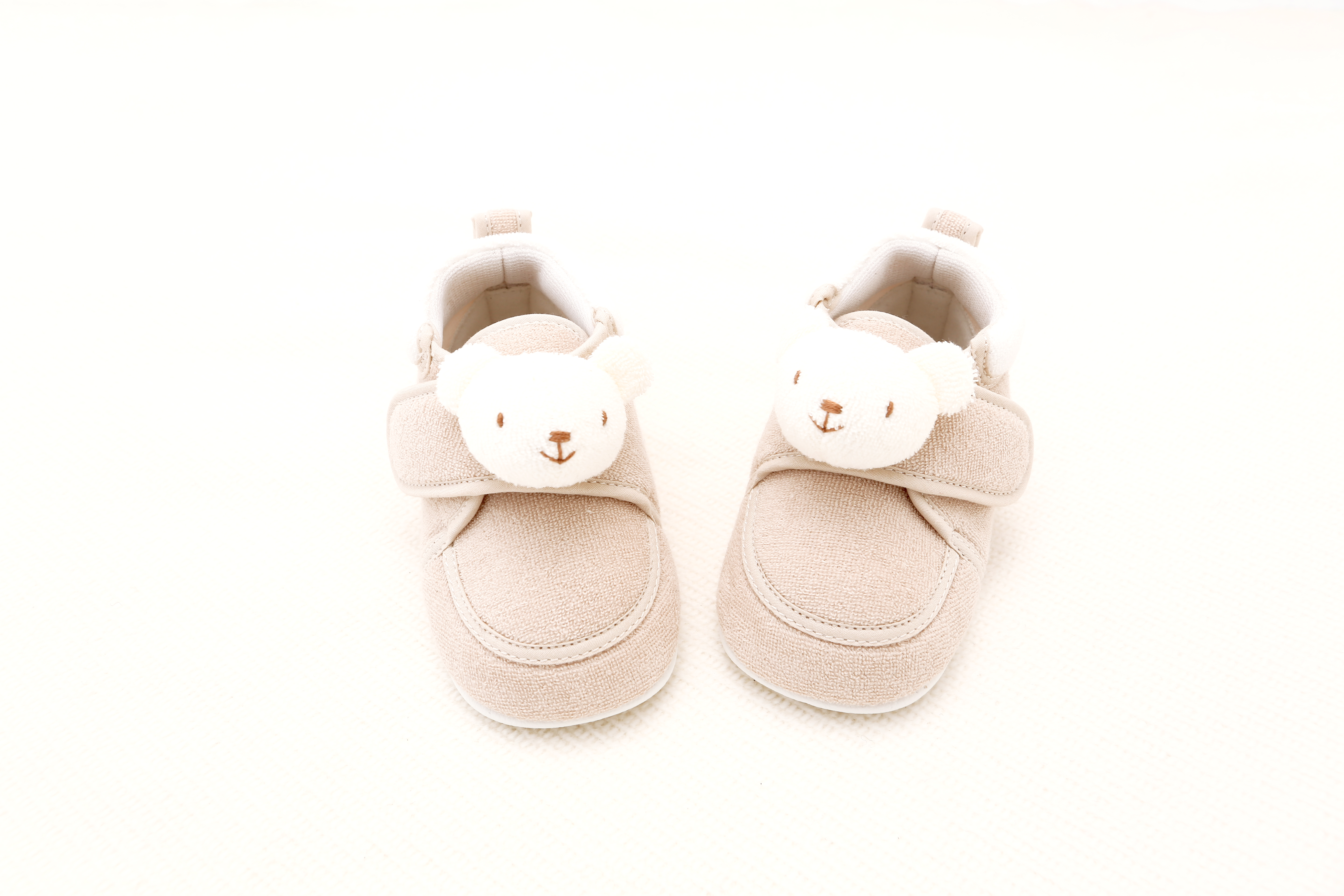 赤ちゃんの靴おすすめは 人気のファーストシューズ5選 喜ばれる出産祝いの情報サイト ベビギフ