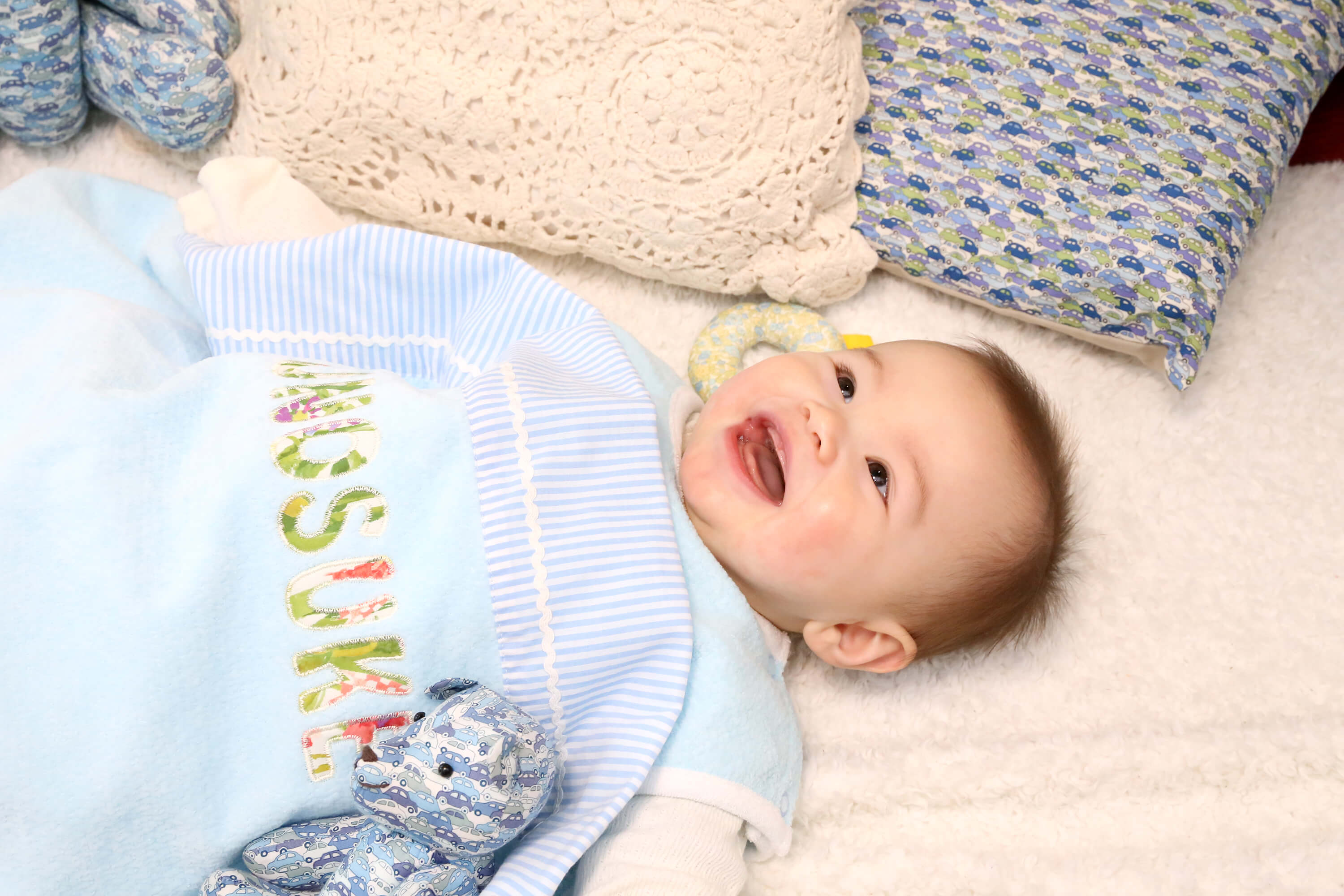 赤ちゃんのベビータオルケットやガーゼケットは生地の織り方の違いを確認しておくのがおすすめ