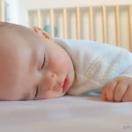 赤ちゃんの寝かしつけ方のコツを＜睡眠のプロ＞が解説！環境作りの方法や便利グッズ・アイデアをご紹介