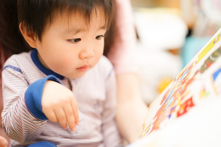 出産祝いに絵本を贈ろう!本が好きなスタッフが選ぶおすすめの絵本15選と、喜んでもらえる選び方 喜ばれる出産祝いの情報サイト|ベビギフ 出産祝いに絵本を贈ろう!本が好きなスタッフが選ぶおすすめの絵本15選と、喜んでもらえる選び方 喜ばれる出産祝いの情報サイト|ベビギフ