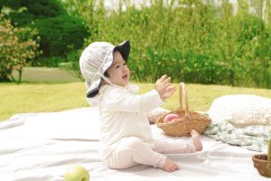 赤ちゃんの夏の紫外線対策に帽子は必須