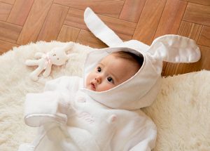 出産祝いにバスローブが人気な理由　バスローブを着ている赤ちゃんはとってもかわいい！